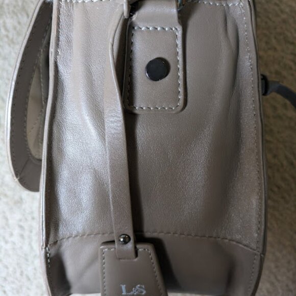 Lo & Sons Claremont Leather DSLR Crossbody Camera Bag in Taupe - Picture 11 of 12